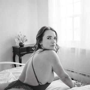 @oftheessencewithliz